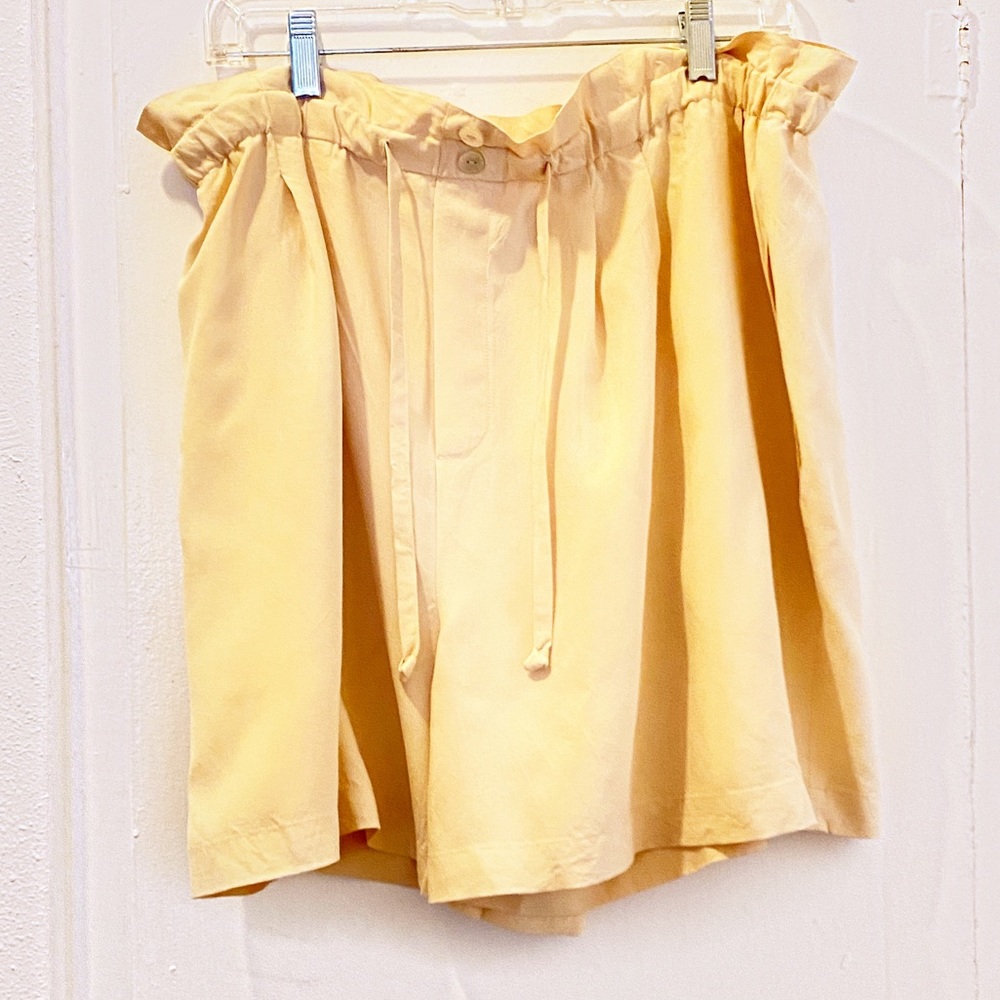 High waisted silk pleated shorts